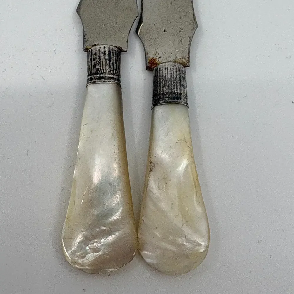 Vintage Mother Of Pearl Style Handle Butter Knives Lot Of 2 Curved Spreaders